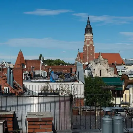 Duplex In The Center Of *