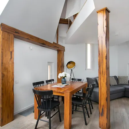 Duplex In The Center Of
